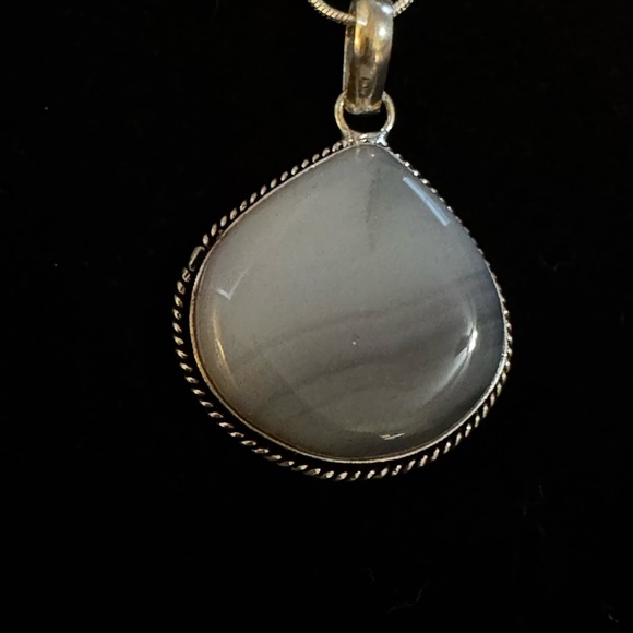Gray Agate Silver Pendant Necklace - Picture 3 of 5